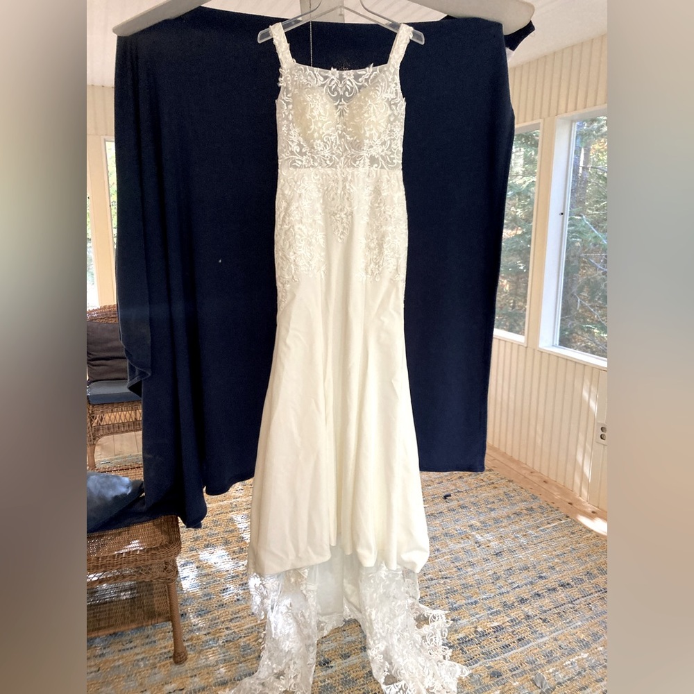 Size 4 wedding dress- mermaid style lacy